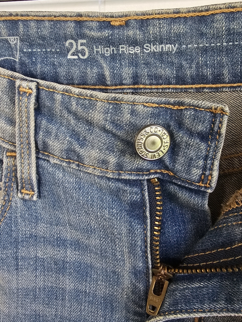 LEVI'S Faded Distressed High Rise Skinny - Picture 7 of 8